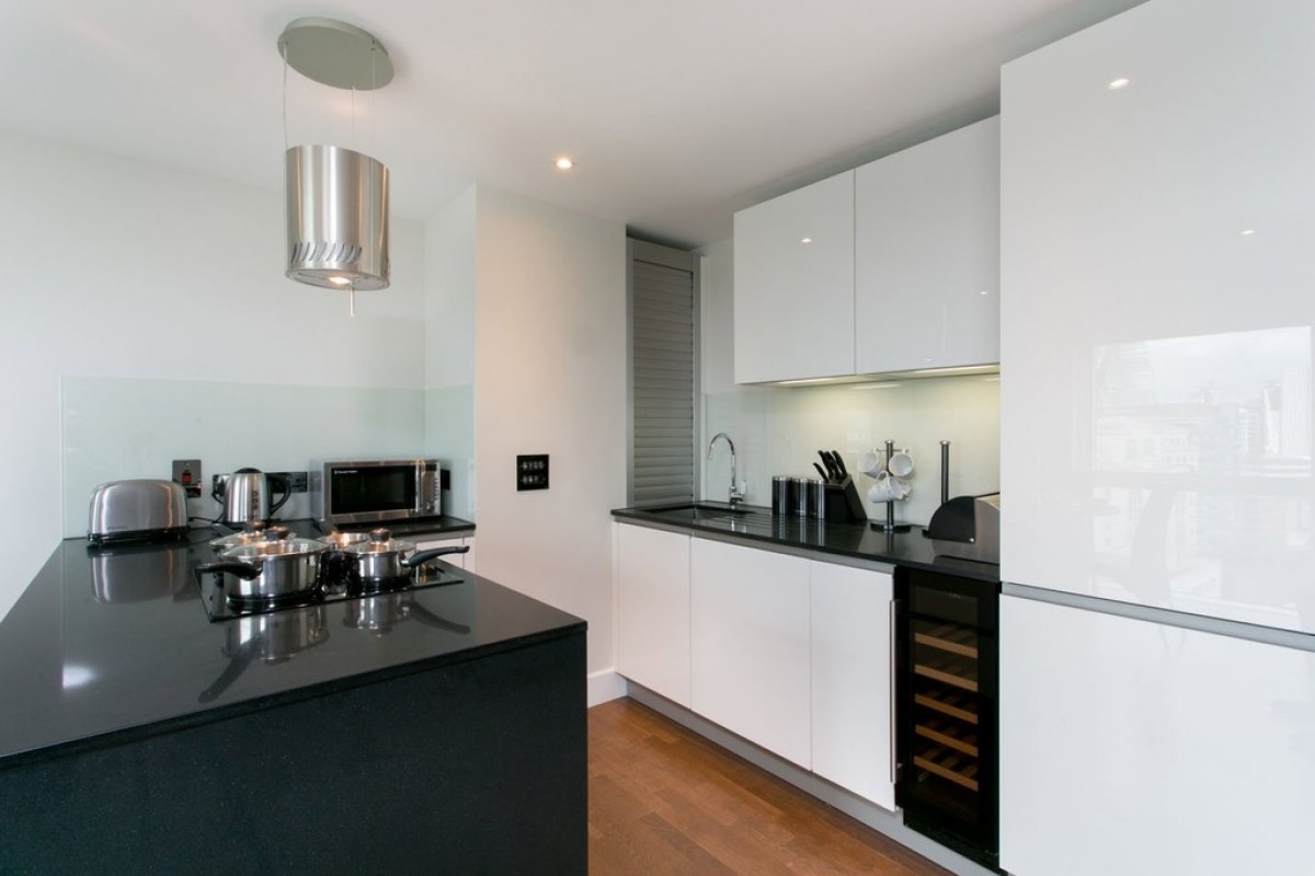 One Commercial Street TO LET