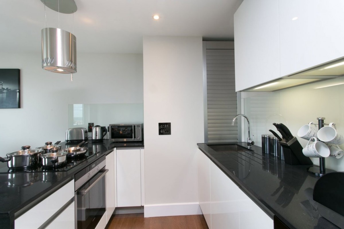 One Commercial Street TO LET