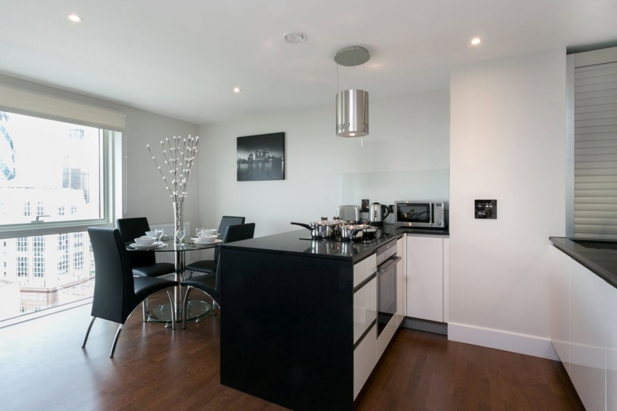 One Commercial Street TO LET