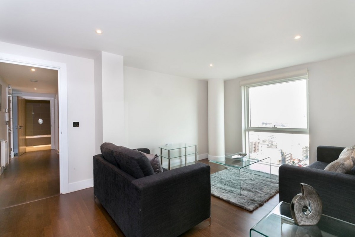 One Commercial Street TO LET