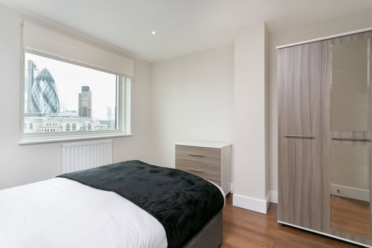 One Commercial Street TO LET