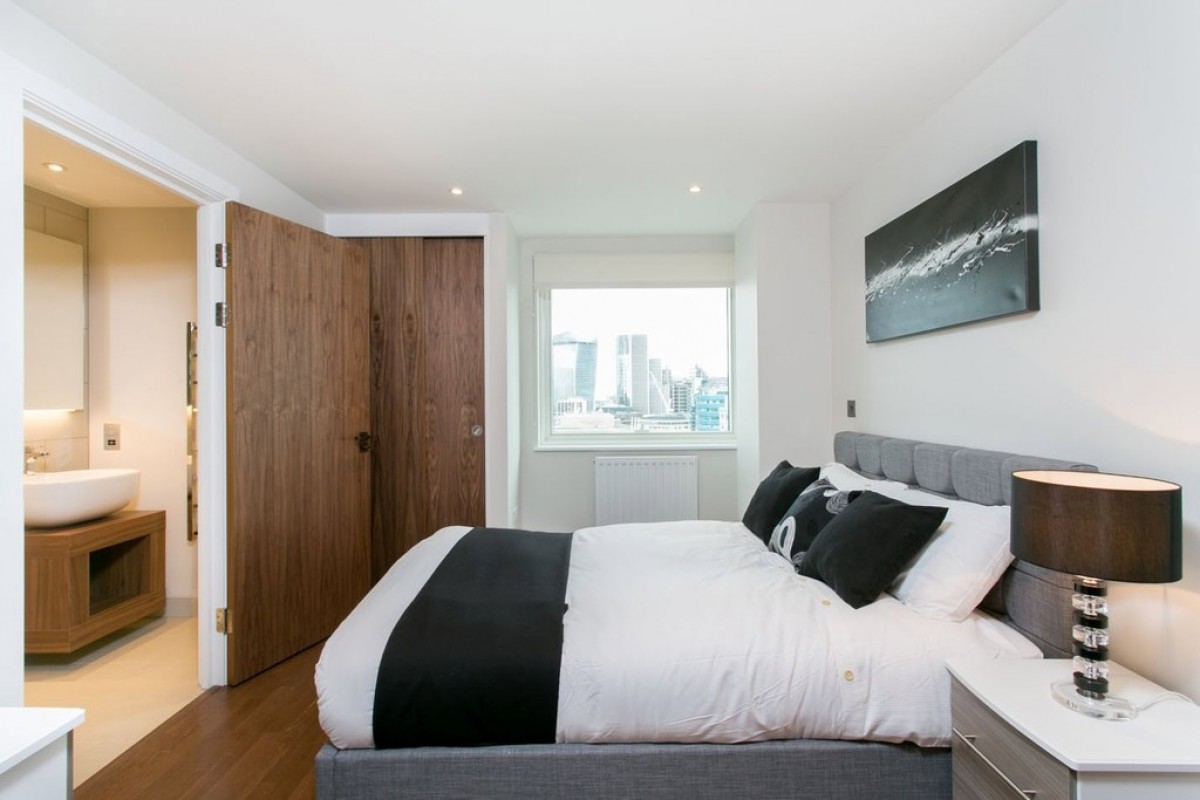 One Commercial Street TO LET