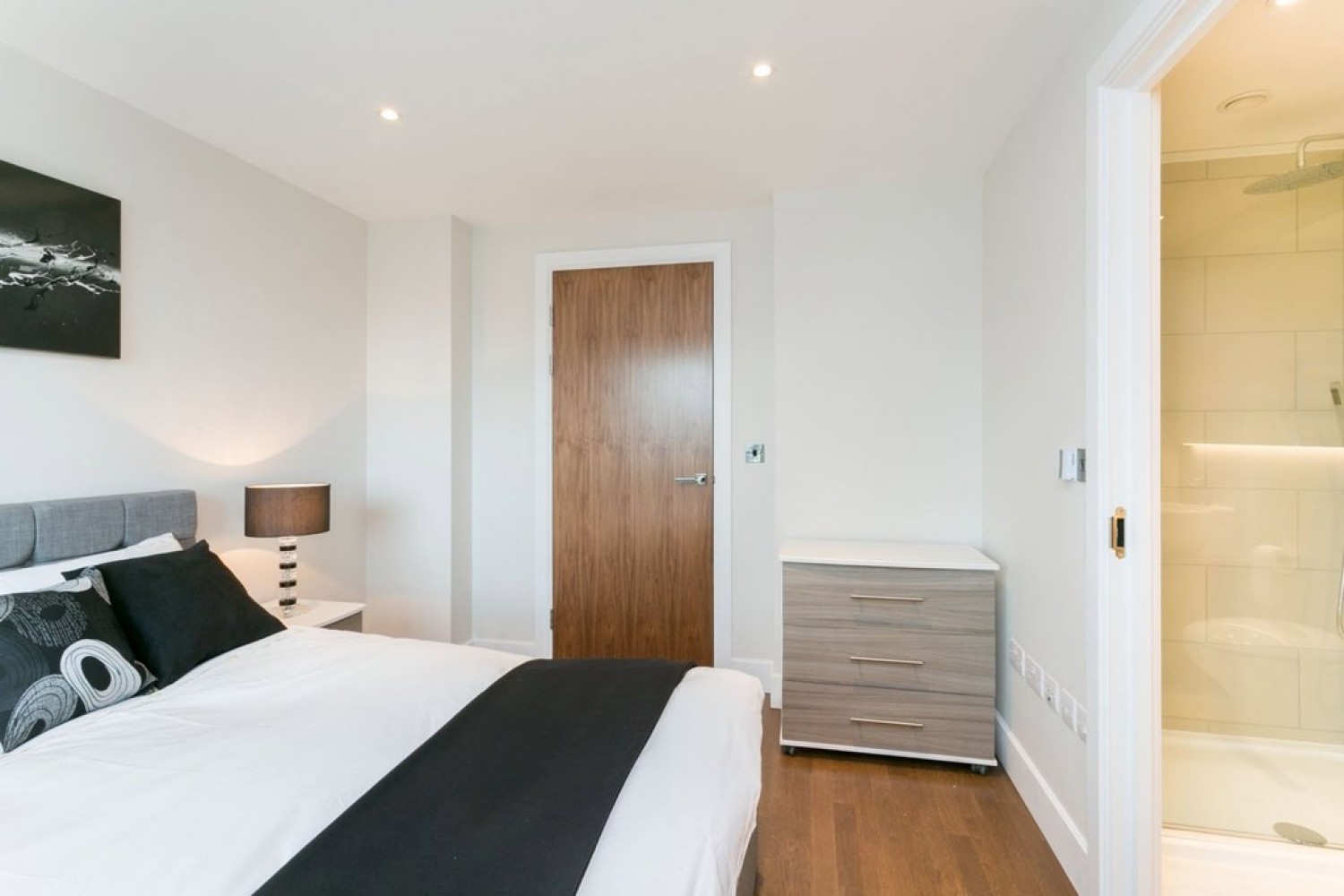 One Commercial Street TO LET