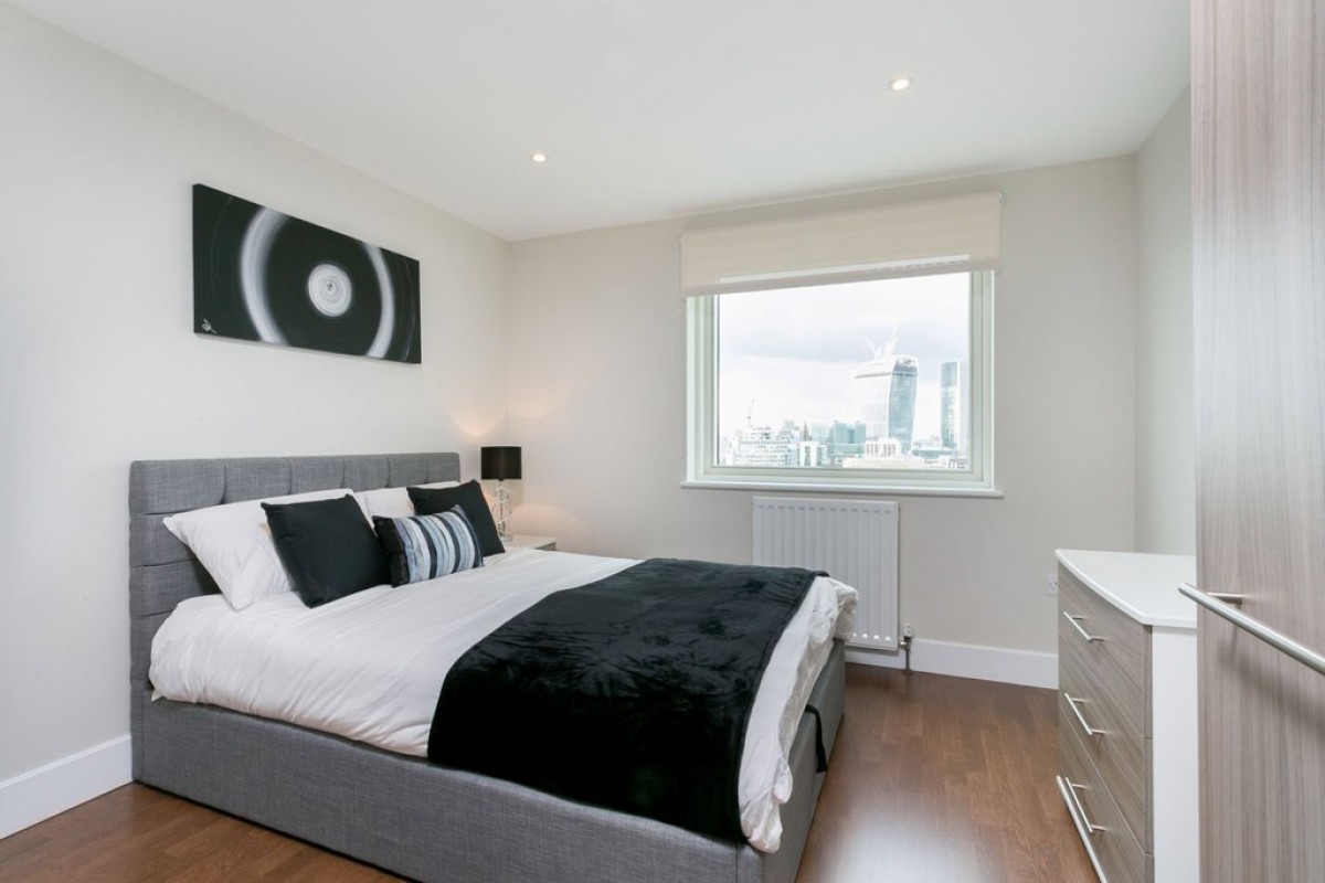 One Commercial Street TO LET