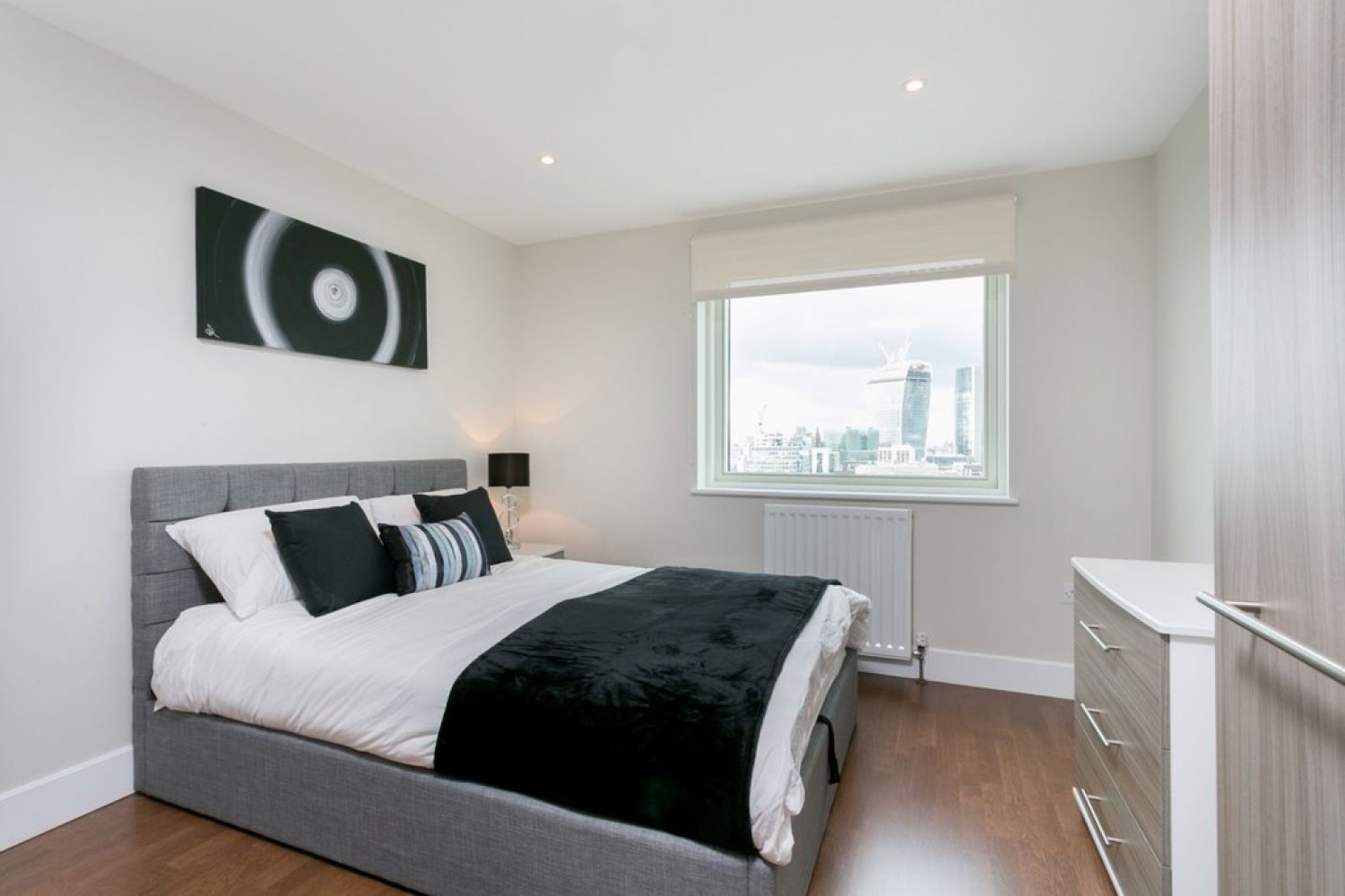 One Commercial Street TO LET