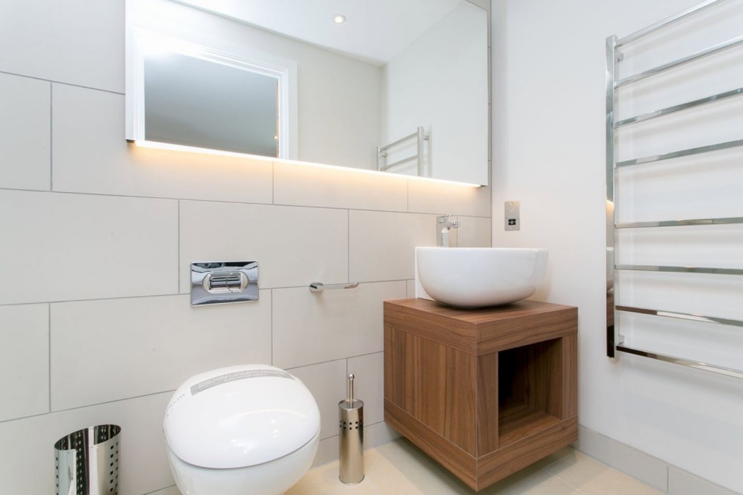 One Commercial Street TO LET