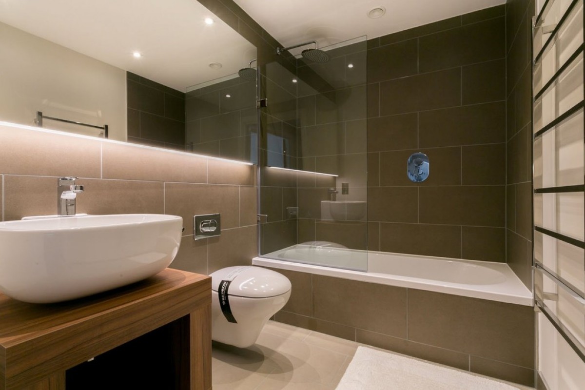 One Commercial Street TO LET