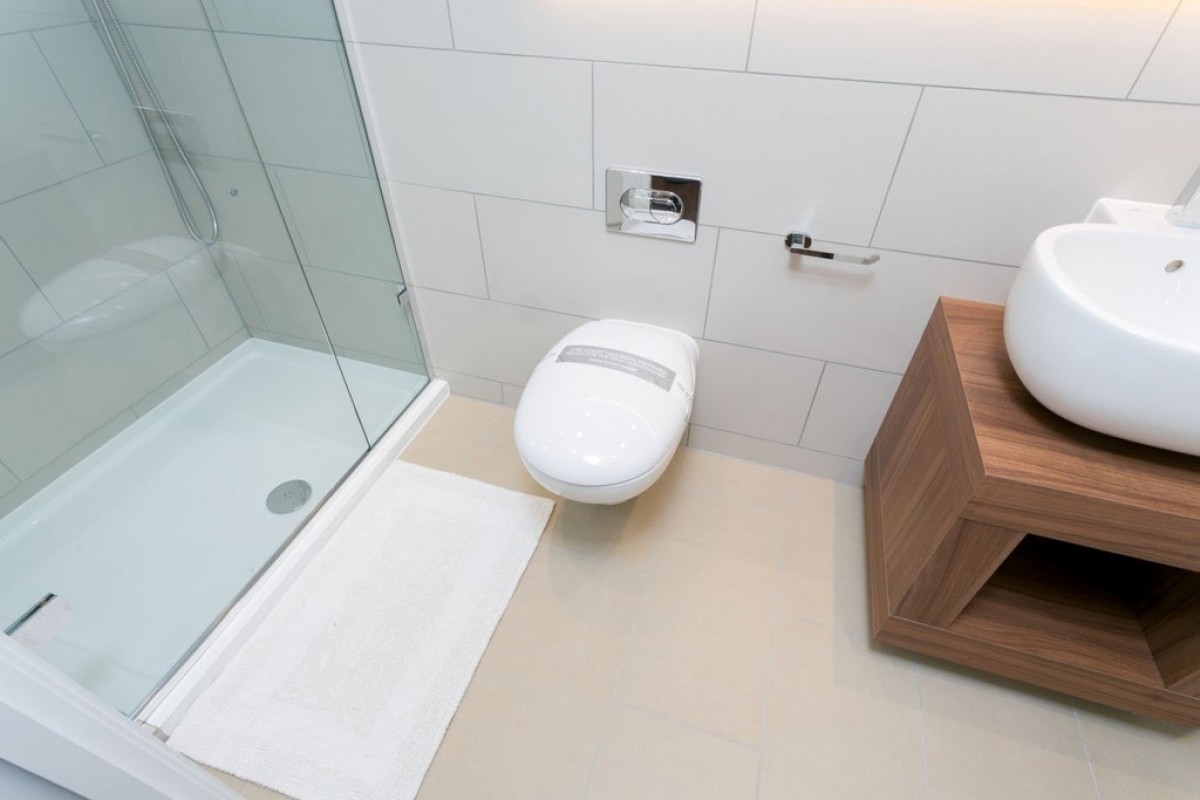 One Commercial Street TO LET