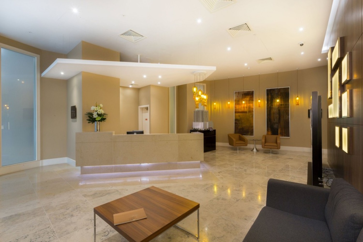 One Commercial Street TO LET