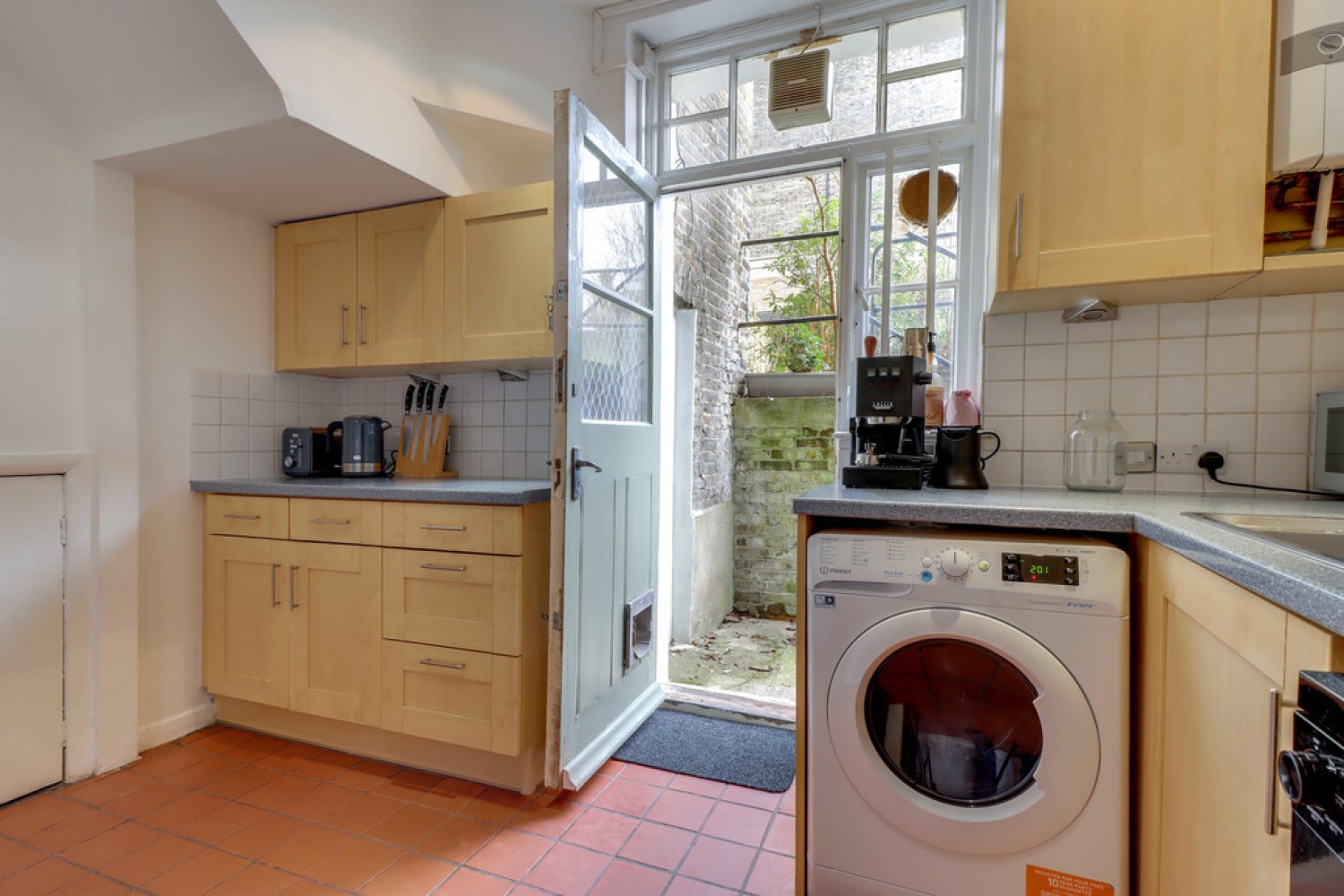 Myddleton Sq, Angel TO LET
