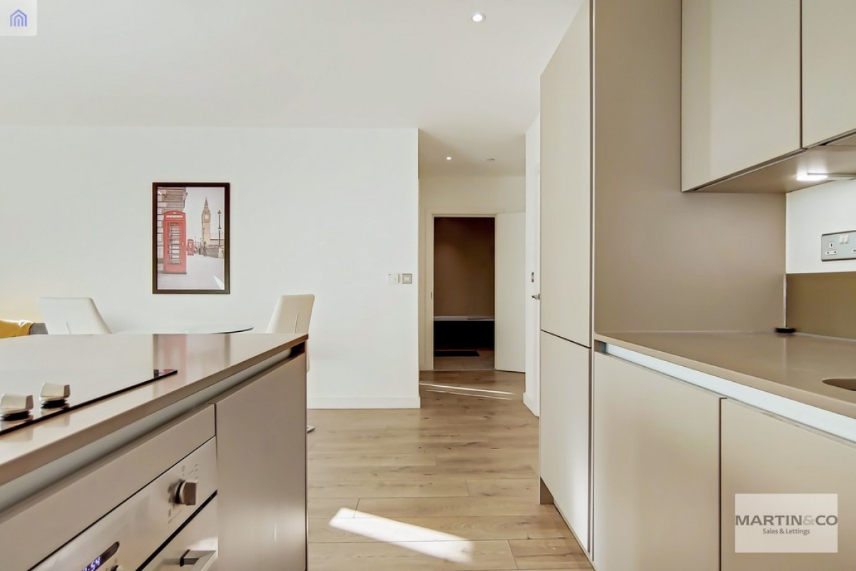 Manhattan Plaza TO LET