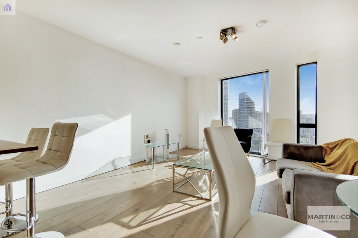 Manhattan Plaza TO LET