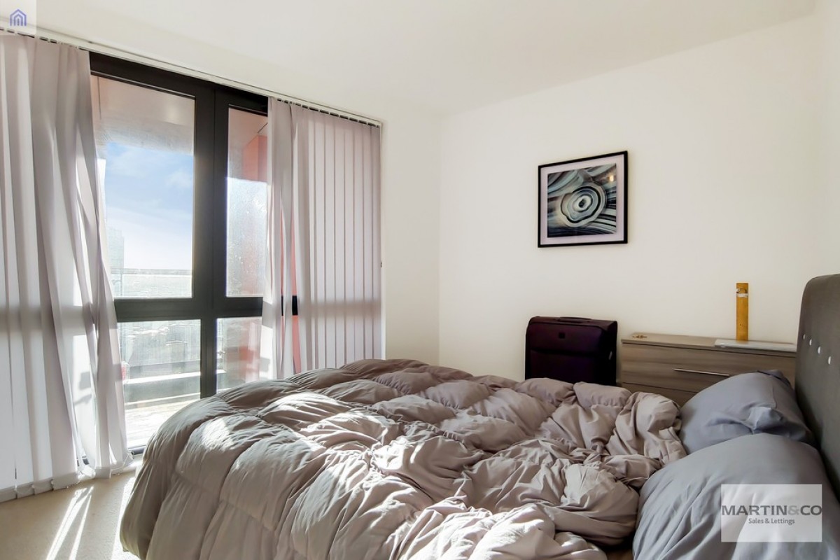 Manhattan Plaza TO LET