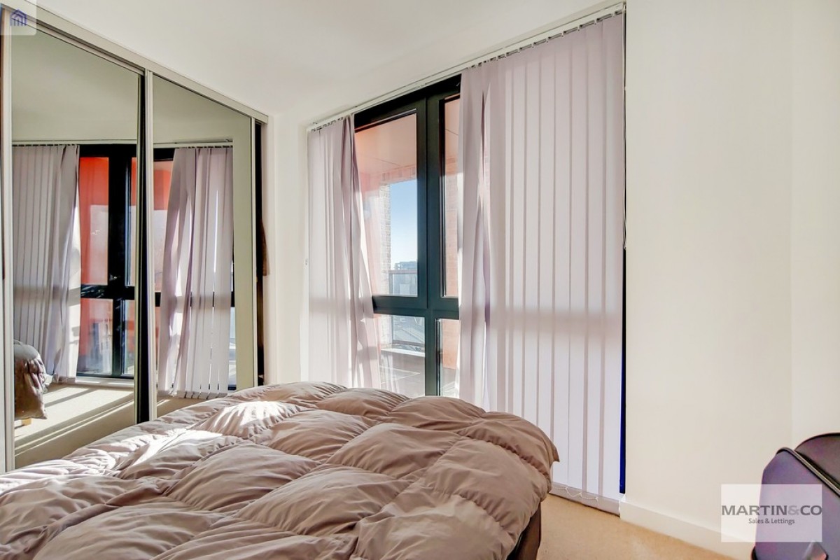 Manhattan Plaza TO LET