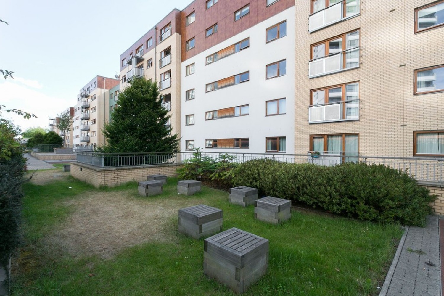 2 bedroom Flat for Letting BOW TO LET