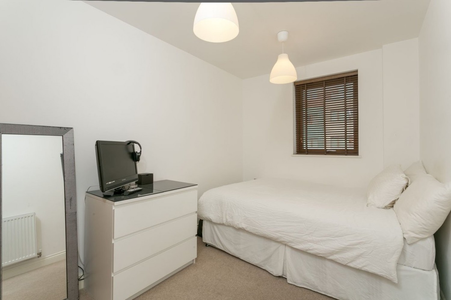 2 bedroom Flat for Letting BOW TO LET