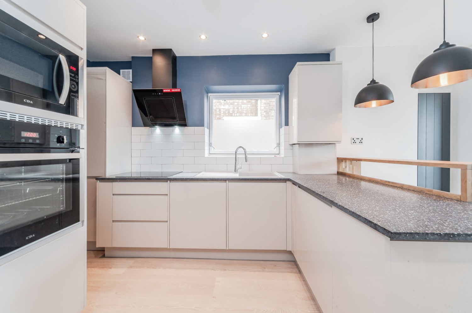 2 bedroom Flat for Letting Queens Park