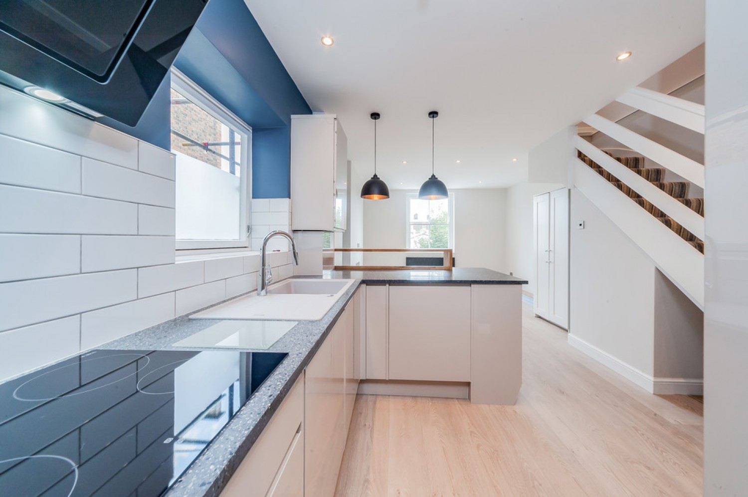 2 bedroom Flat for Letting Queens Park