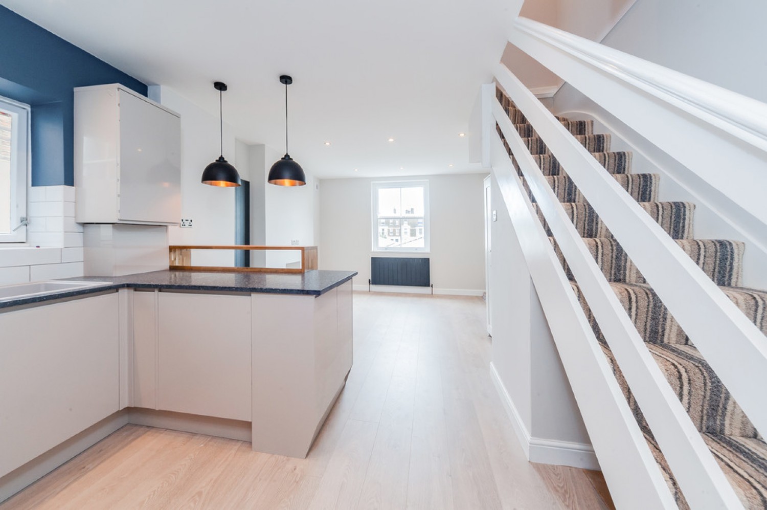 2 bedroom Flat for Letting Queens Park