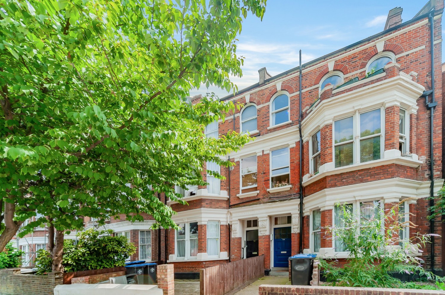 2 bedroom Flat for Letting Queens Park