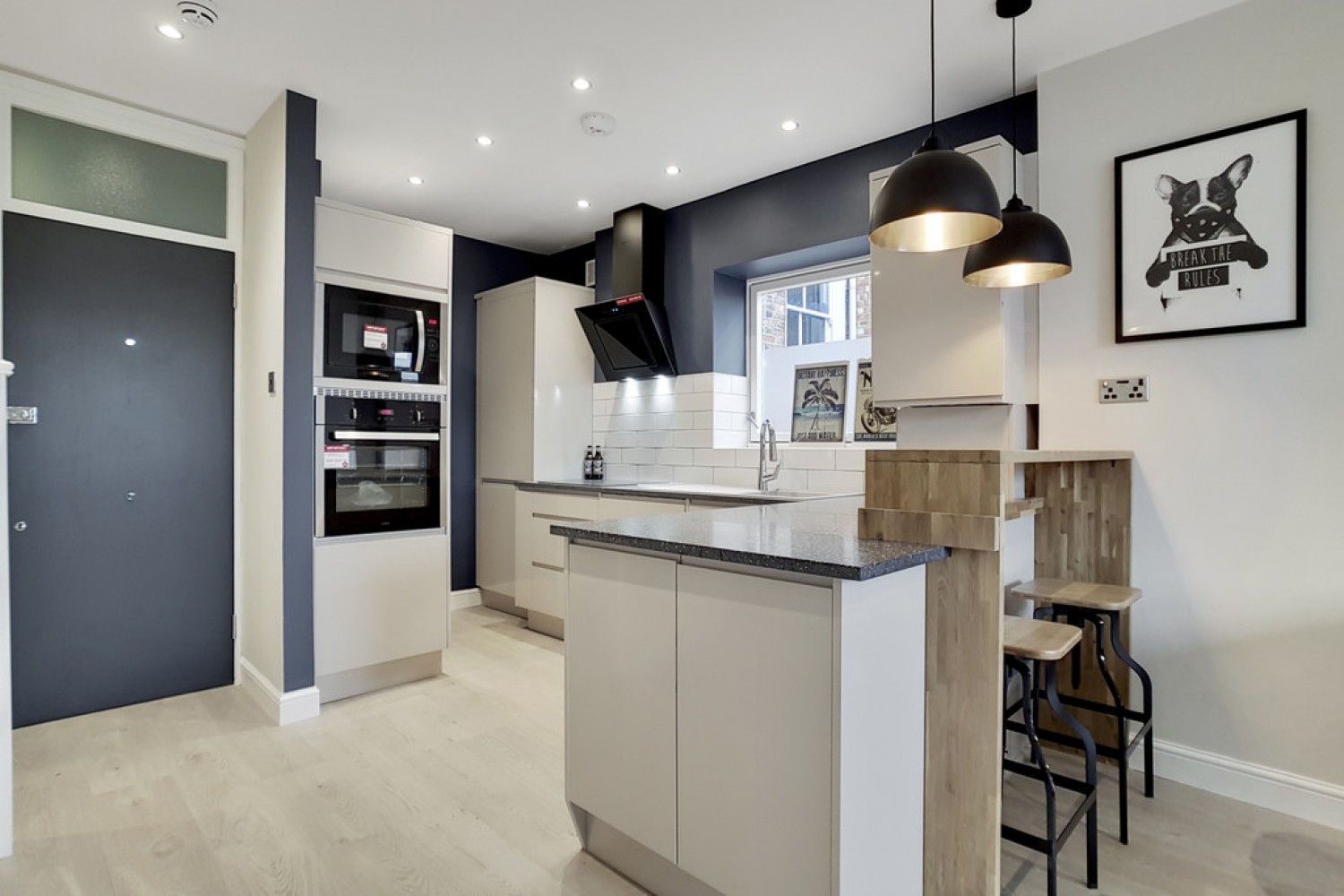 2 bedroom Flat for Letting Queens Park