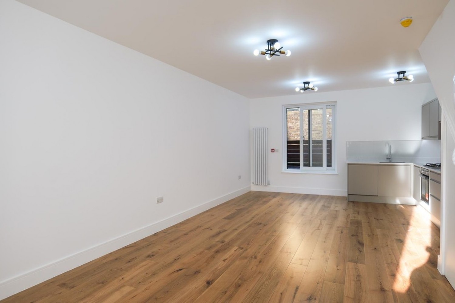 2 bedroom Flat in Chalk Farm Road, Camden