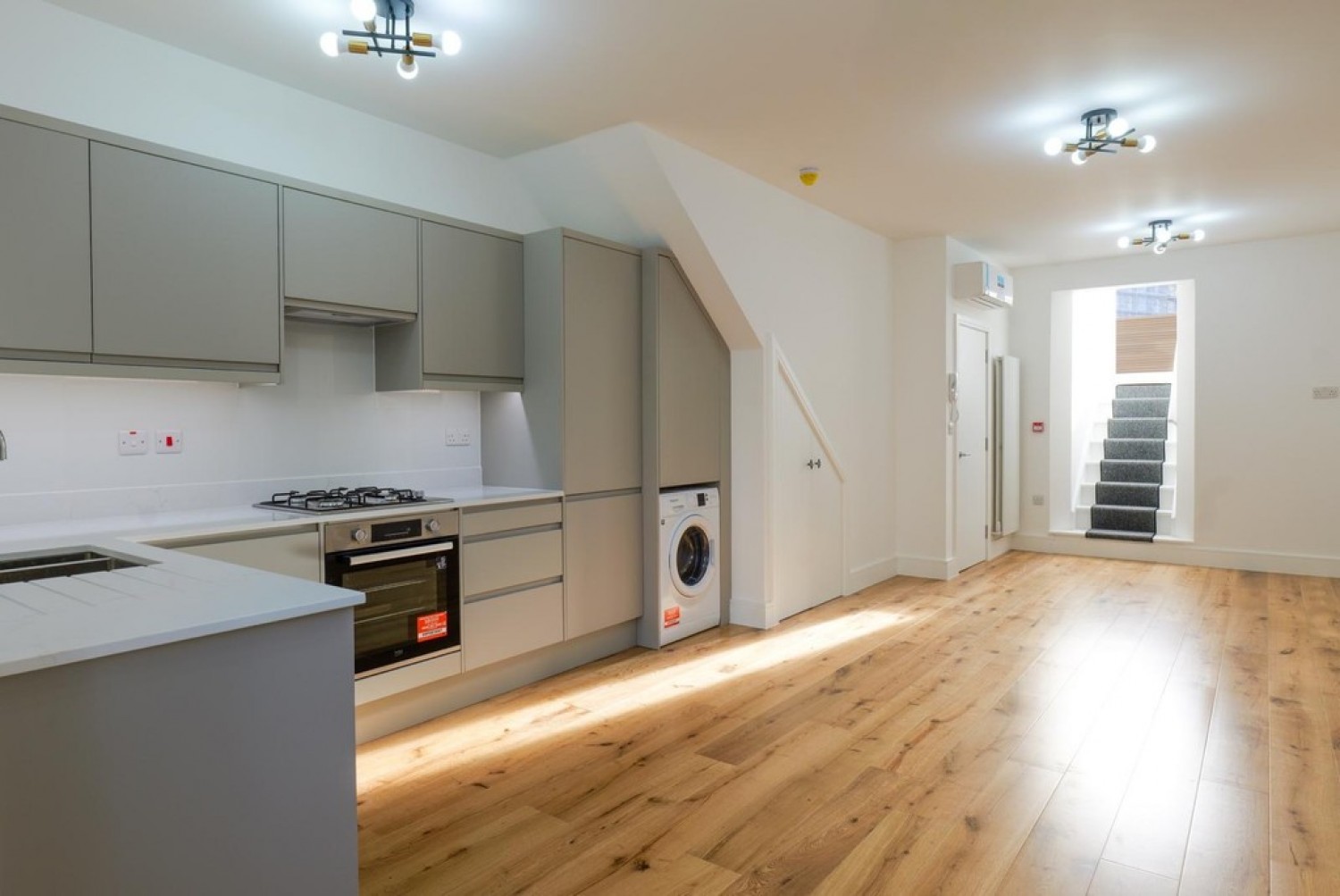 2 bedroom Flat in Chalk Farm Road, Camden