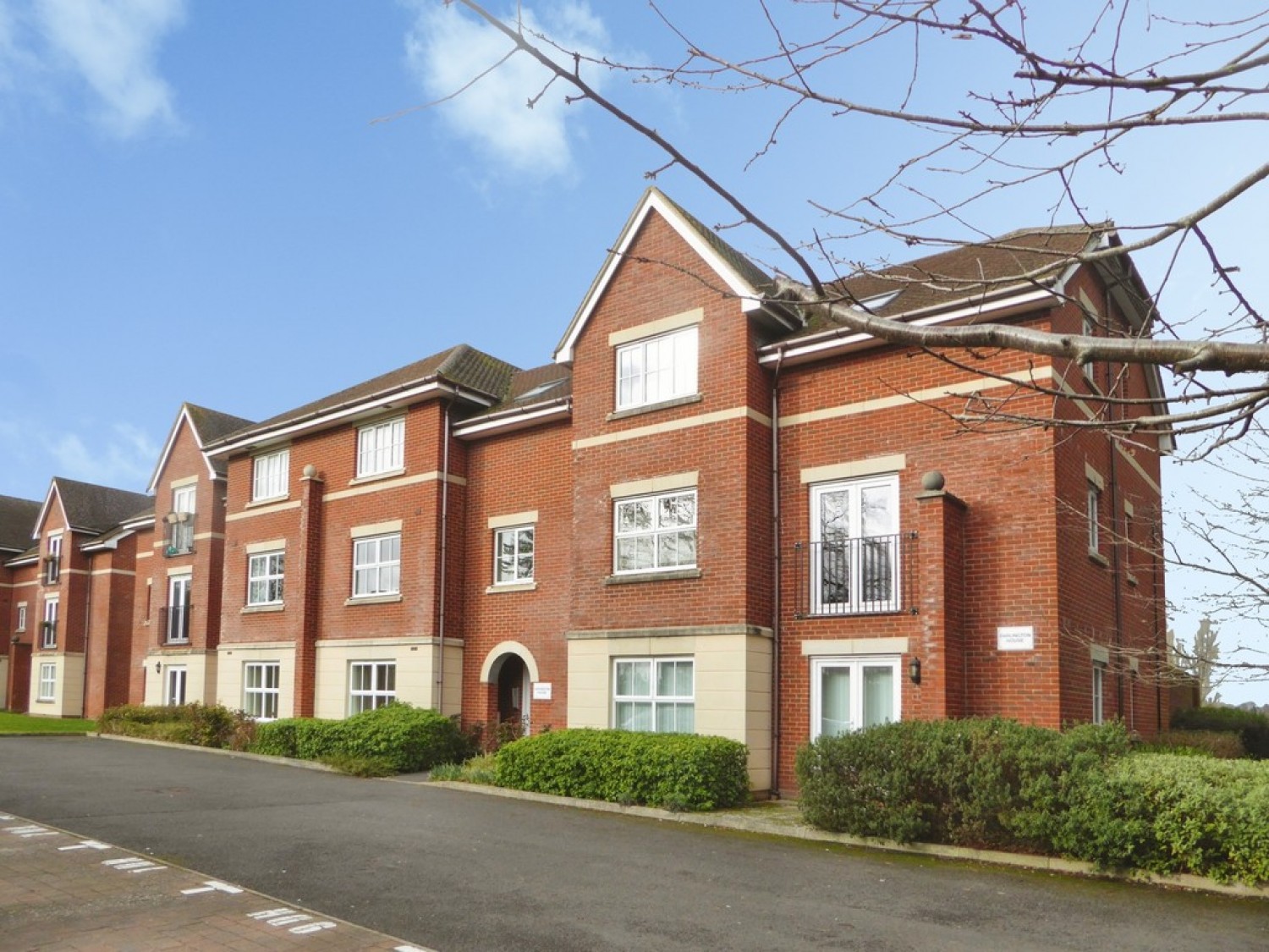 2 bedroom Flat for Letting Town Centre