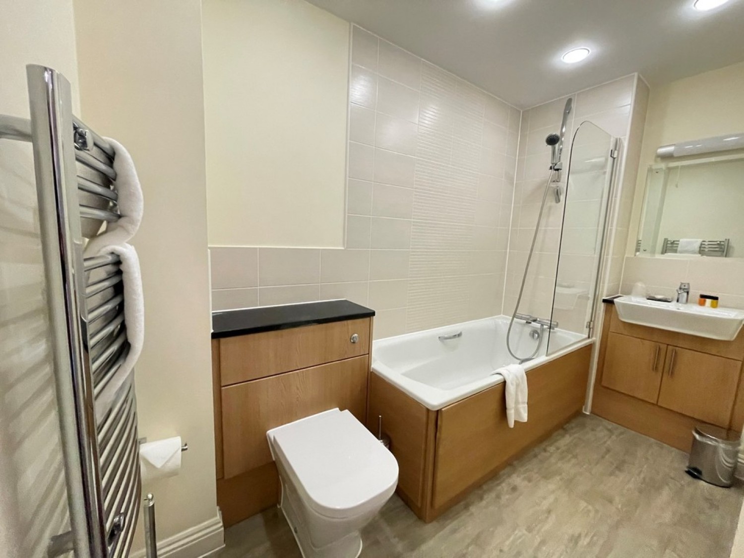 1 bedroom Flat for Letting Central Point