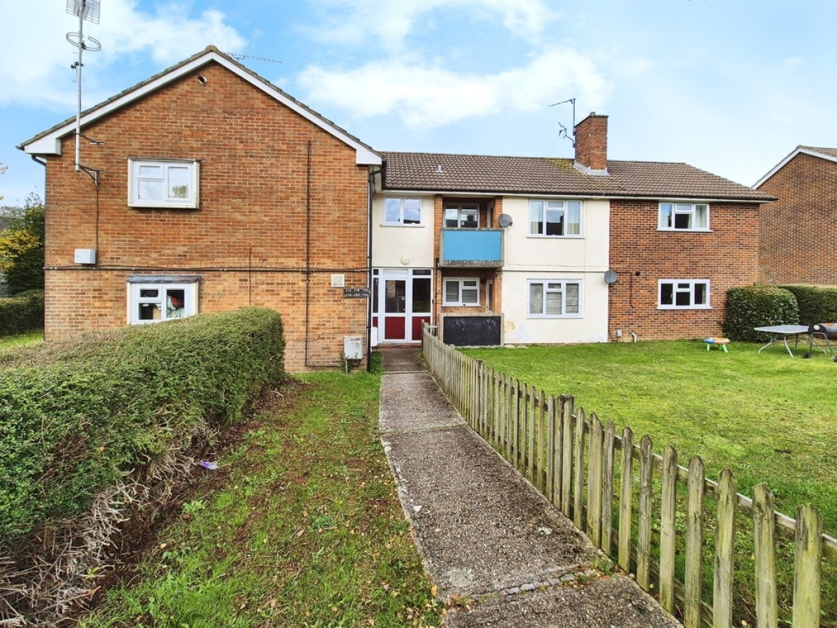 2 bedrooms Apartment to rent in South Ham Martin & Co