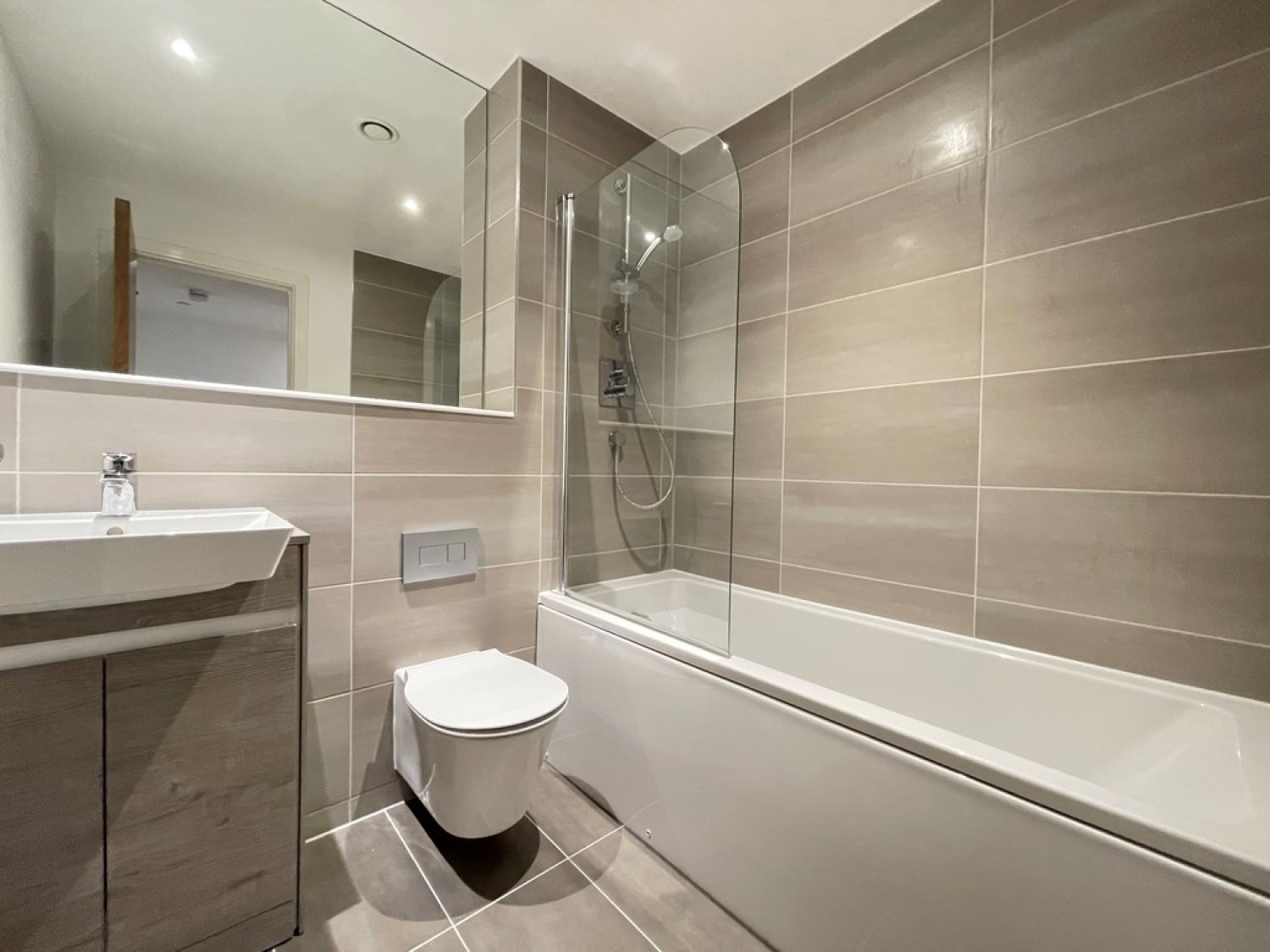 1 bedroom Flat for Letting Churchill Place