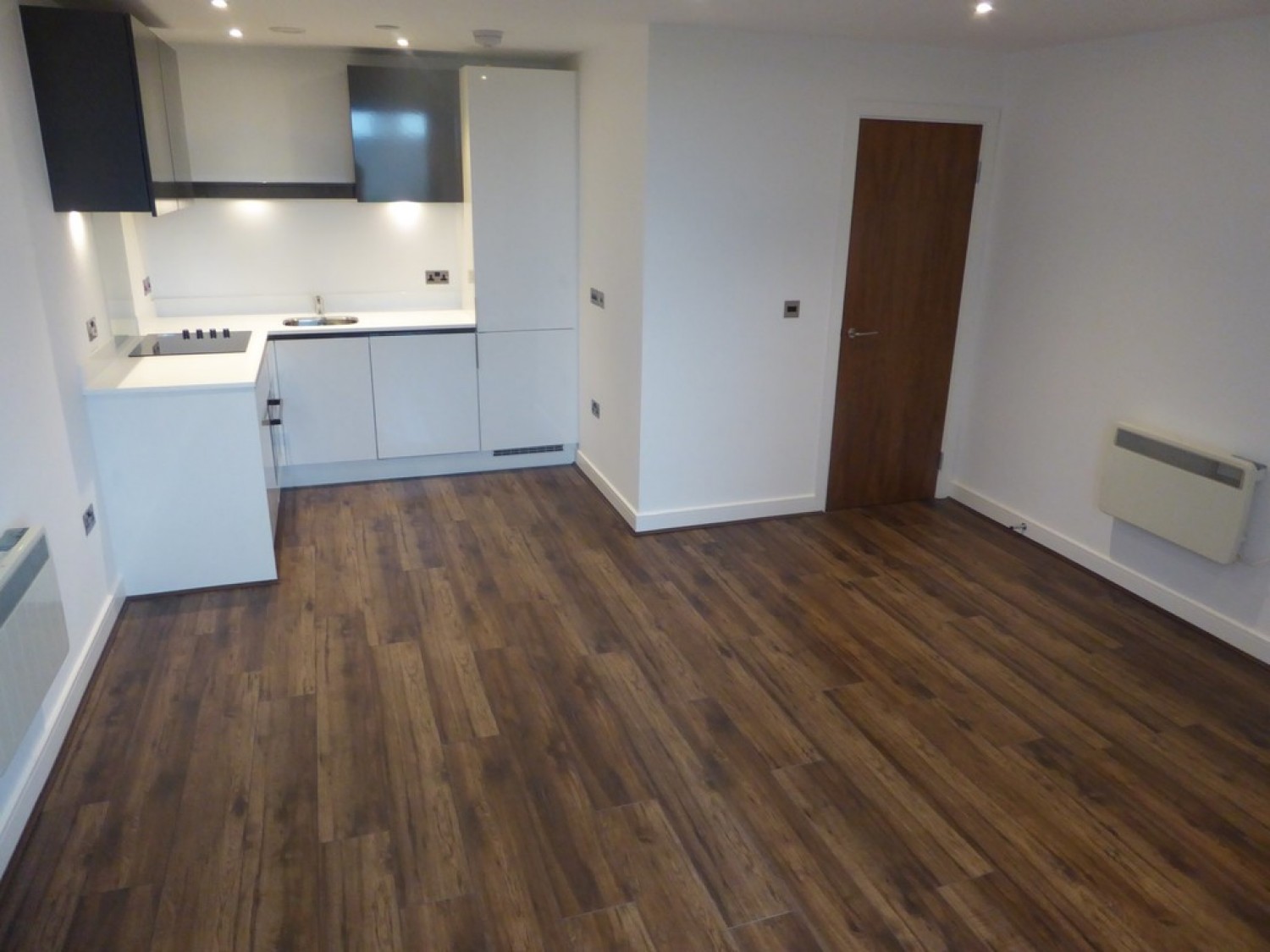 1 bedroom Flat for Letting Churchill Place - Comes with Parking