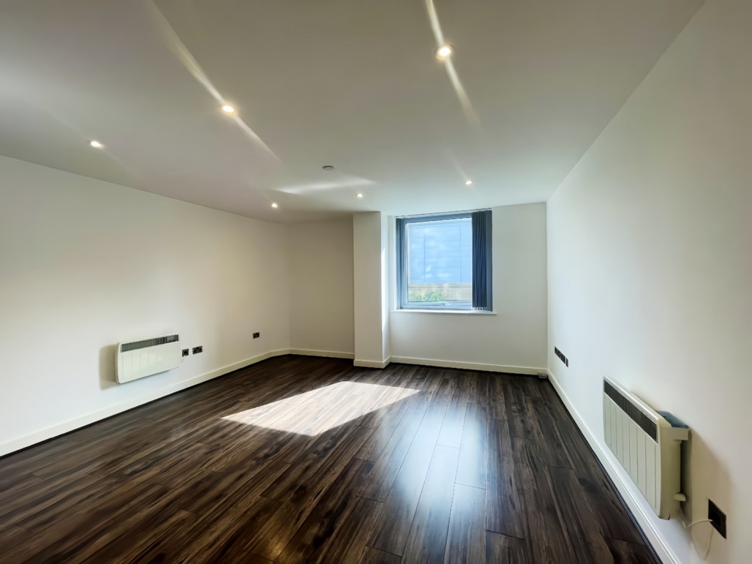 1 bedroom Flat for Letting Churchill Place - 1st Floor with Parking
