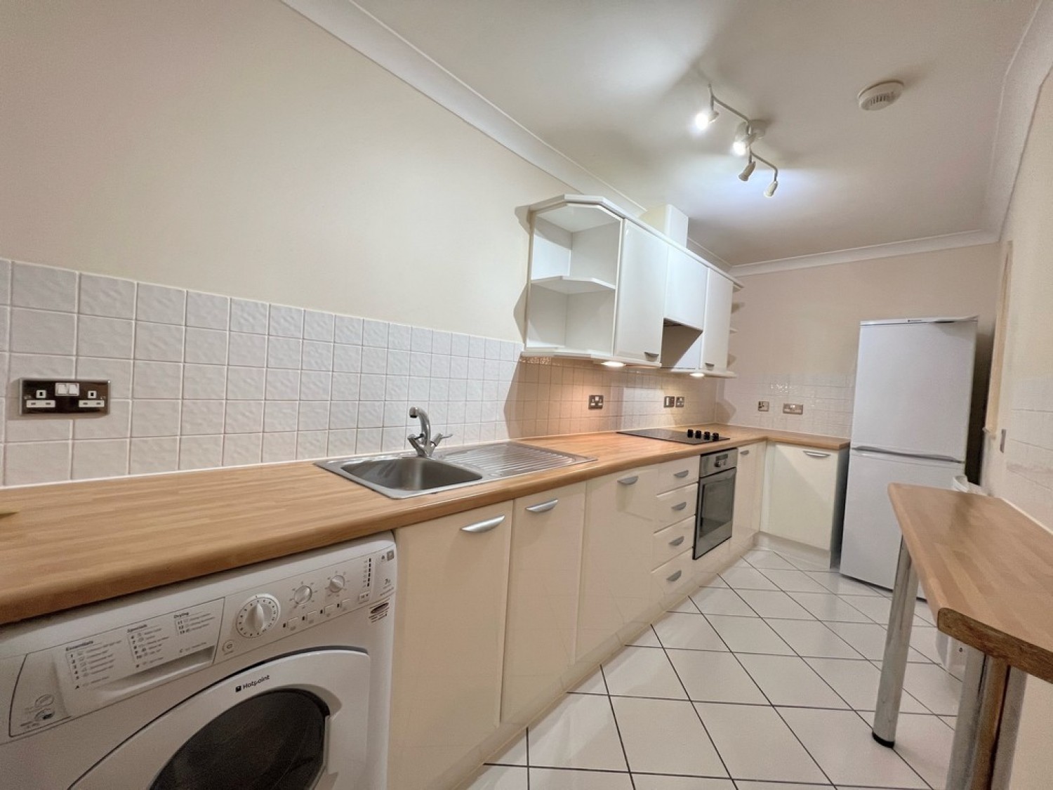 2 bedroom Flat for Letting Crown Heights