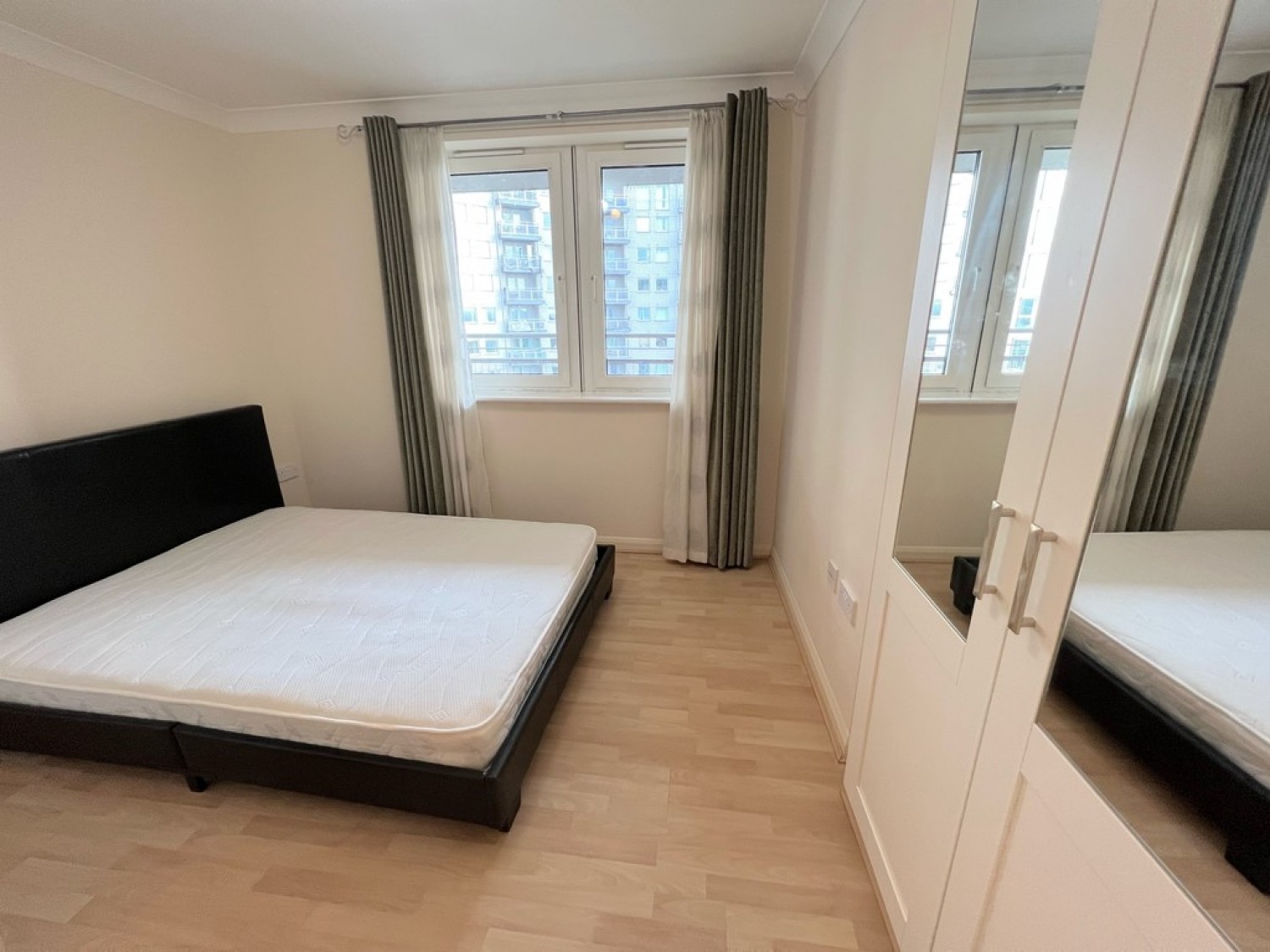 2 bedroom Flat for Letting Crown Heights