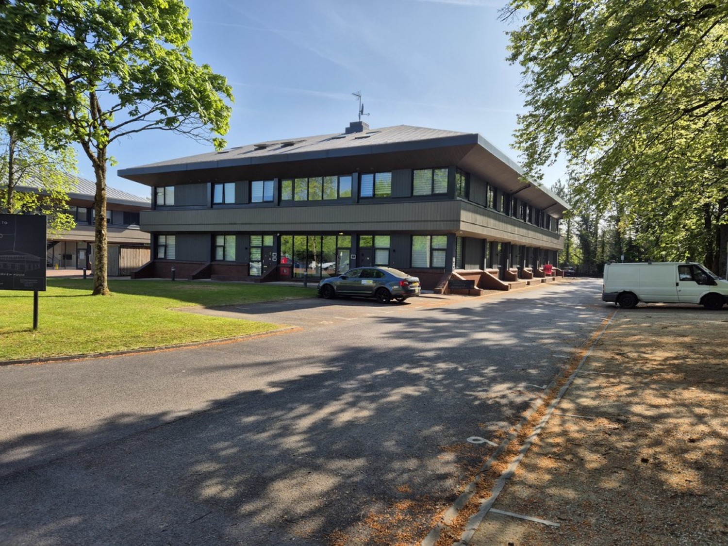 Ashwood Park, Ashwood Way