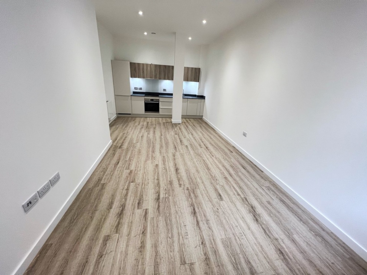 Ashwood Park, Ashwood Way