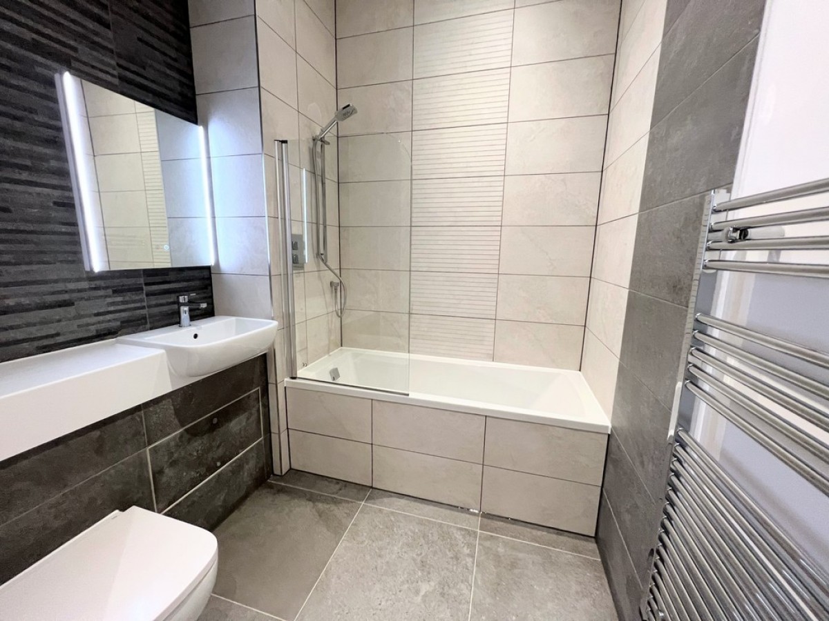 Ashwood Park, Ashwood Way