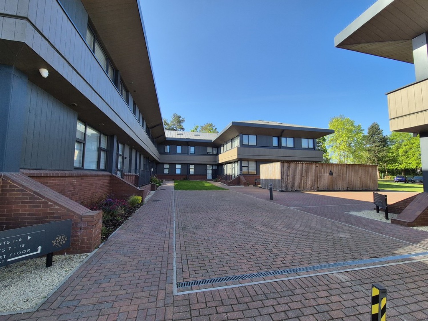 Ashwood Park, Ashwood Way