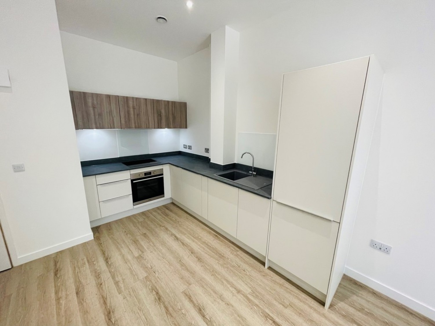 Ashwood Park, Ashwood Way