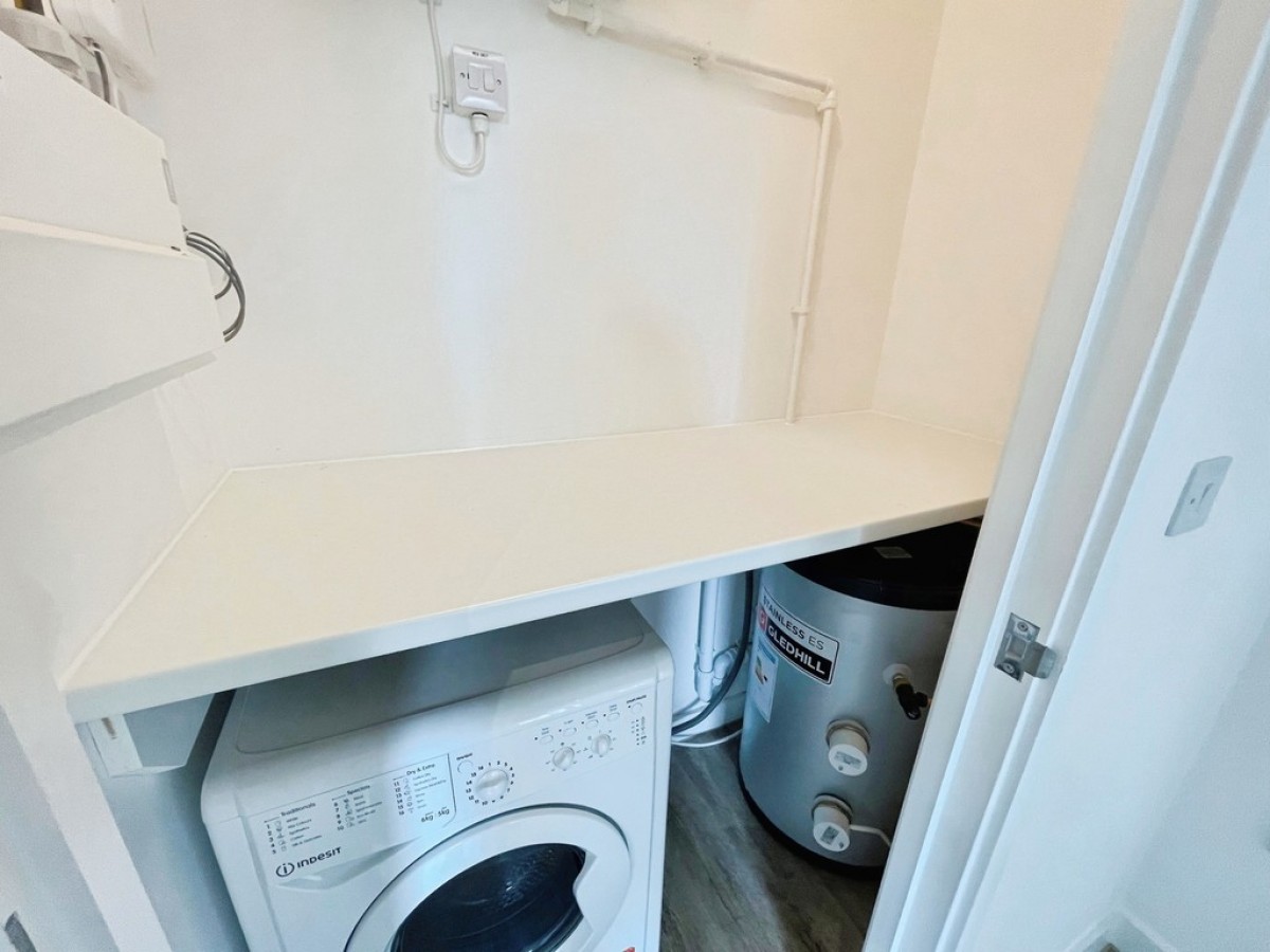 Ashwood Park, Ashwood Way