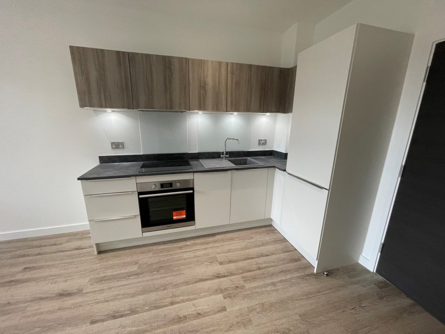 Ashwood Park, Ashwood Way