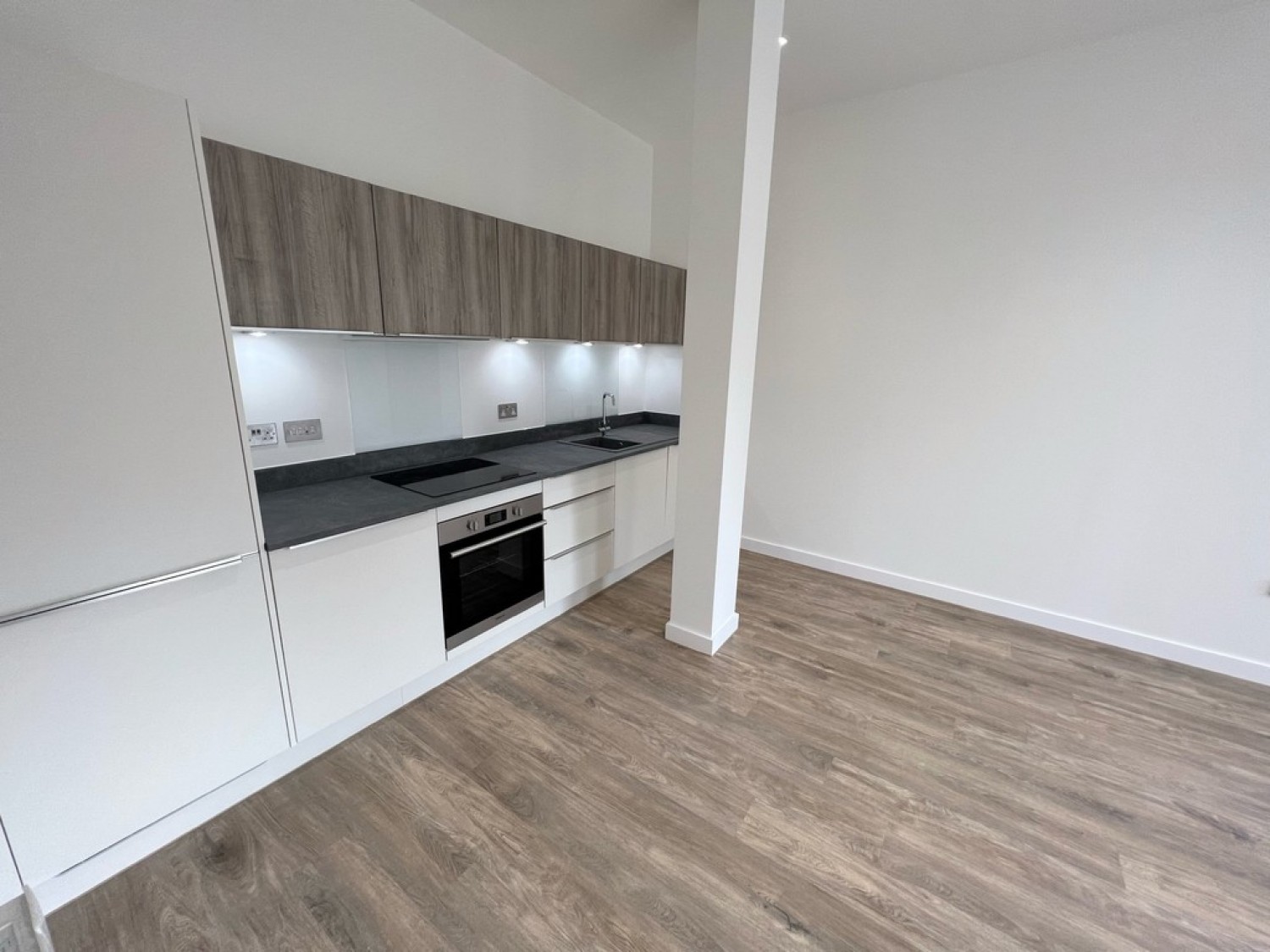 Ashwood Park, Ashwood Way
