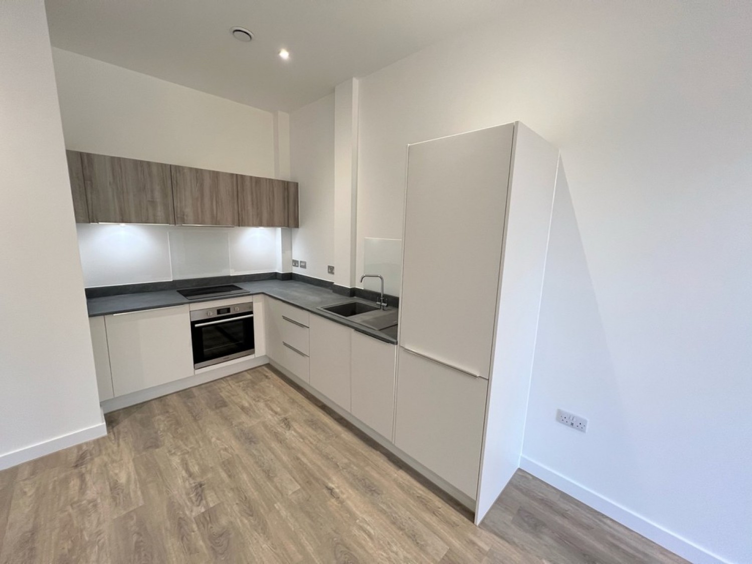 Ashwood Park, Ashwood Way