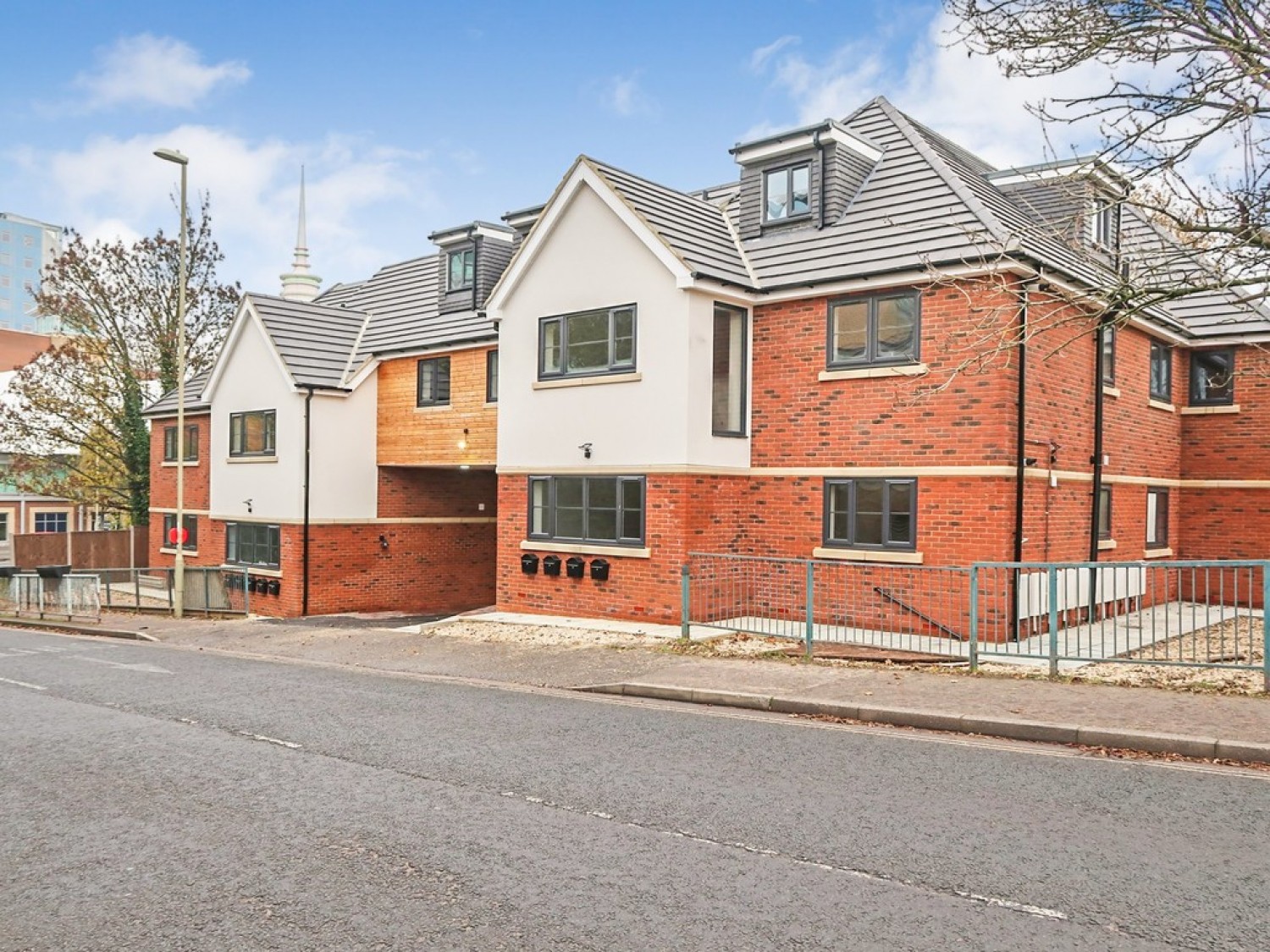 3 bedroom Flat for Letting New Road