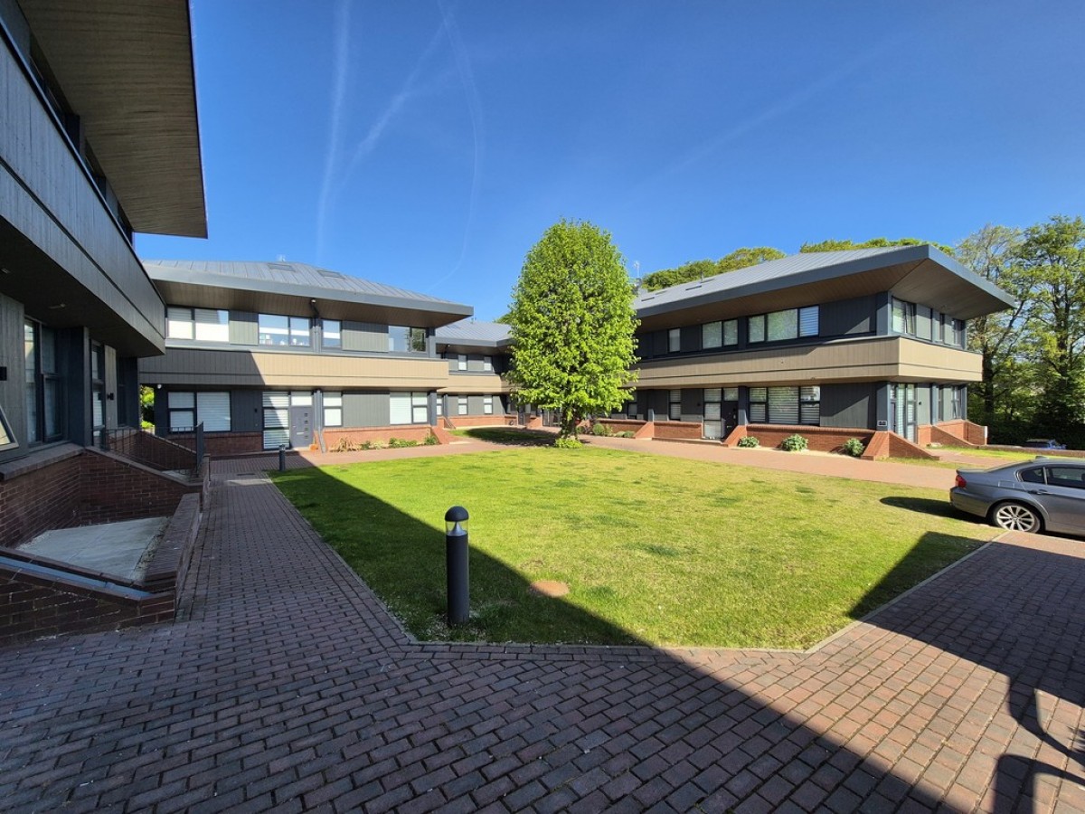 Ashwood Park, Ashwood Way