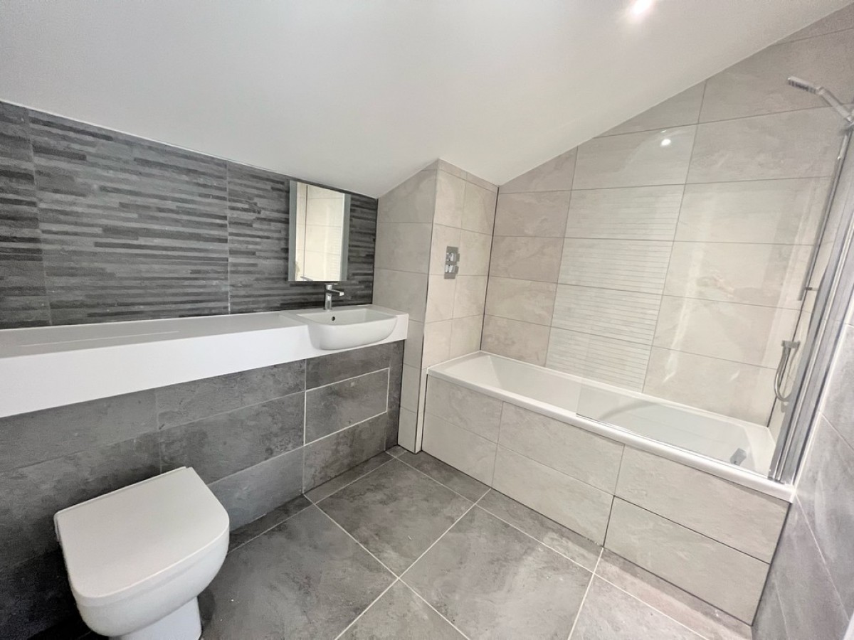 Ashwood Park, Ashwood Way