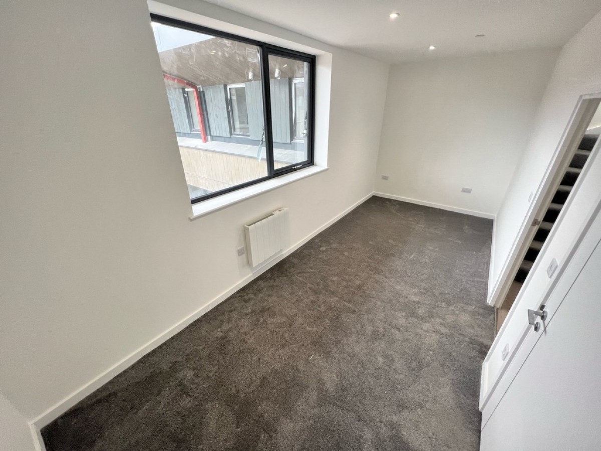 Ashwood Park, Ashwood Way