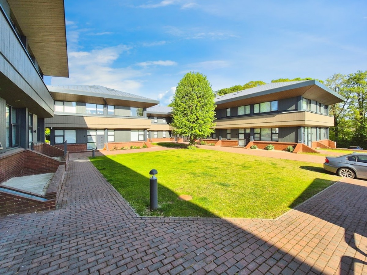 Ashwood Park, Ashwood Way