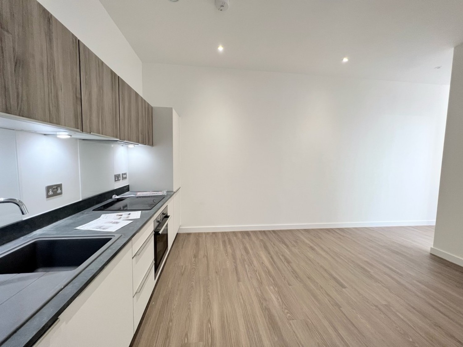 2 bedroom Flat for Letting Ashwood Park, Ashwood Way